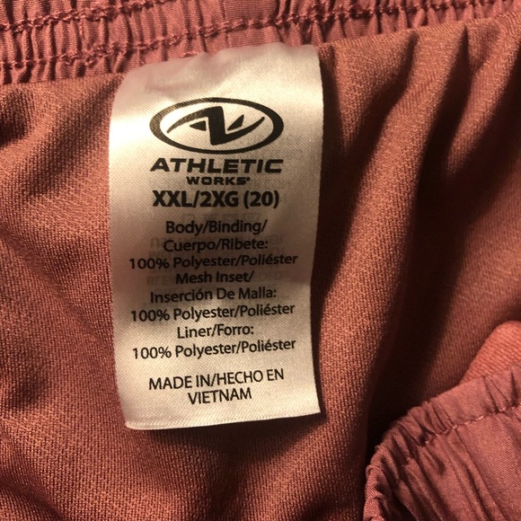 ATHLETIC WORKS Shorts with mesh inset. - Picture 4 of 4